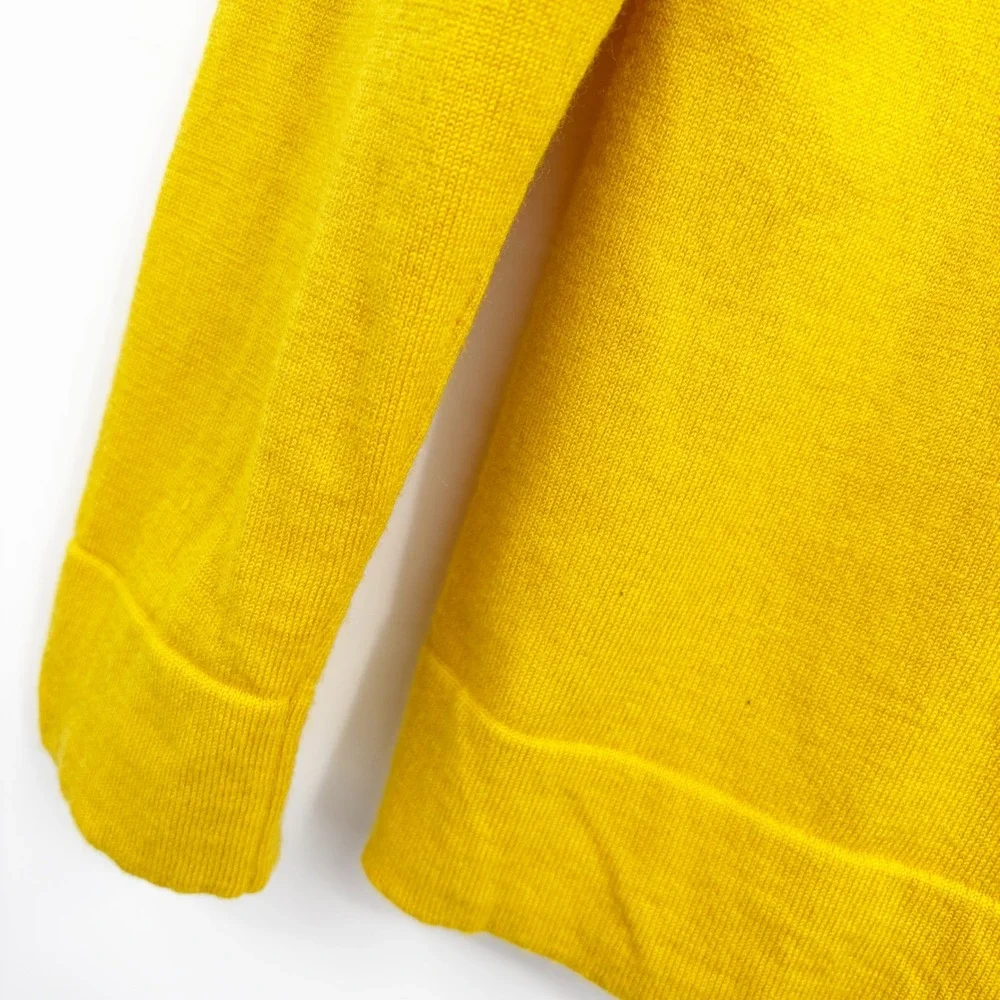 Banana Republic Mens Extra Fine Merino Wool V-Neck Mustard Yellow Sweater Size M